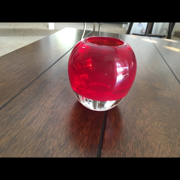 Just in time for Valentine’s Day. Sweet red glass vase - by gorgeous designs. - Picture 2 of 7